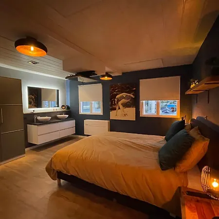 Poellodge Xl, Houseboat Met Whirlpool En Sauna アパート *