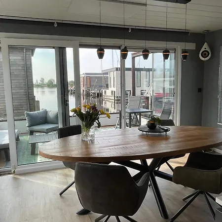 Poellodge Xl, Houseboat Met Whirlpool En Sauna