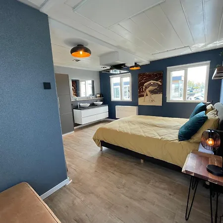 Poellodge Xl, Houseboat Met Whirlpool En Sauna *