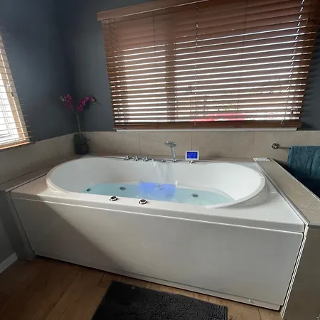 Apartamento Poellodge Xl, Houseboat Met Whirlpool En Sauna Aalsmeer