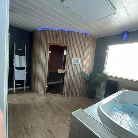 Apartamento Poellodge Xl, Houseboat Met Whirlpool En Sauna *