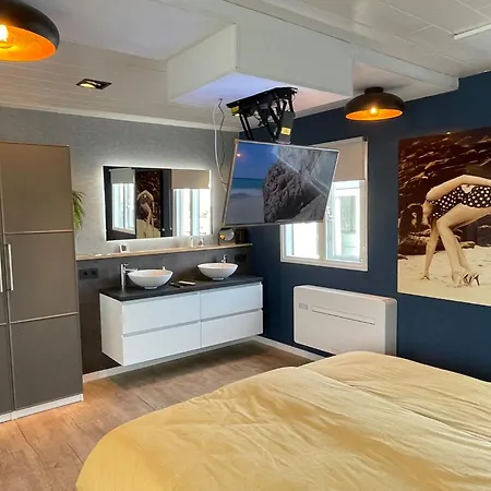 Apartamento Poellodge Xl, Houseboat Met Whirlpool En Sauna *