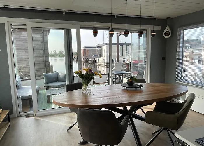 Poellodge Xl, Houseboat Met Whirlpool En Sauna