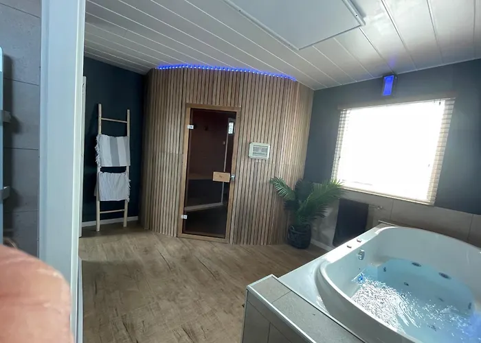 Apartman Poellodge Xl, Houseboat Met Whirlpool En Sauna *