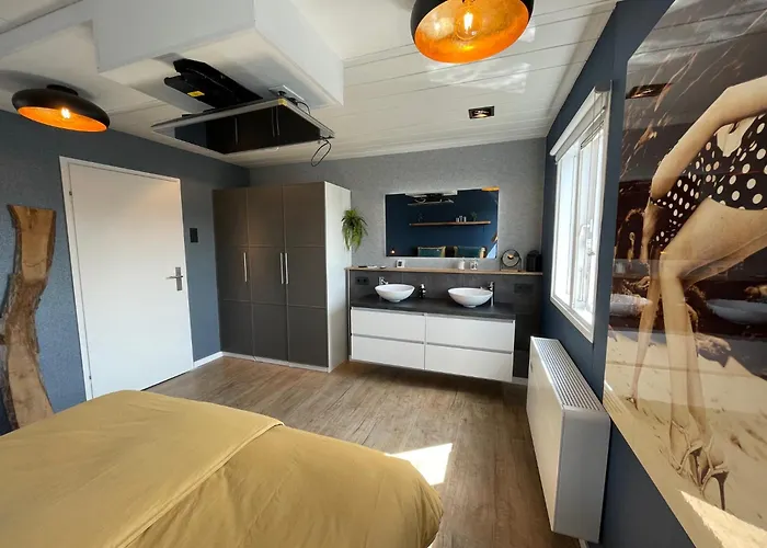 Poellodge Xl, Houseboat Met Whirlpool En Sauna