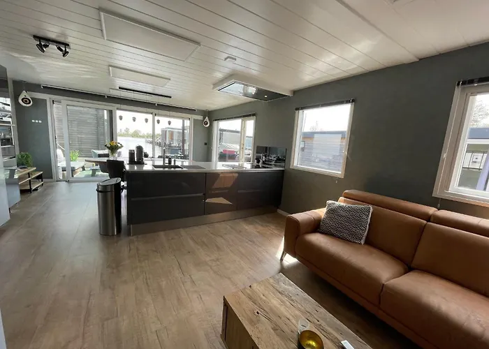 Poellodge Xl, Houseboat Met Whirlpool En Sauna Aalsmeer